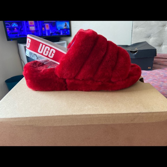 UGG Yeah Fluff Slide. They’re red and a size 9 in Women. - Picture 5 of 7